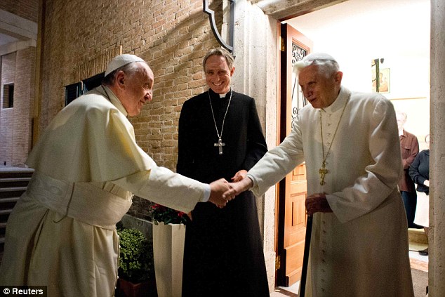 Popes Francis and Benedict meet to exchange Christmas ...